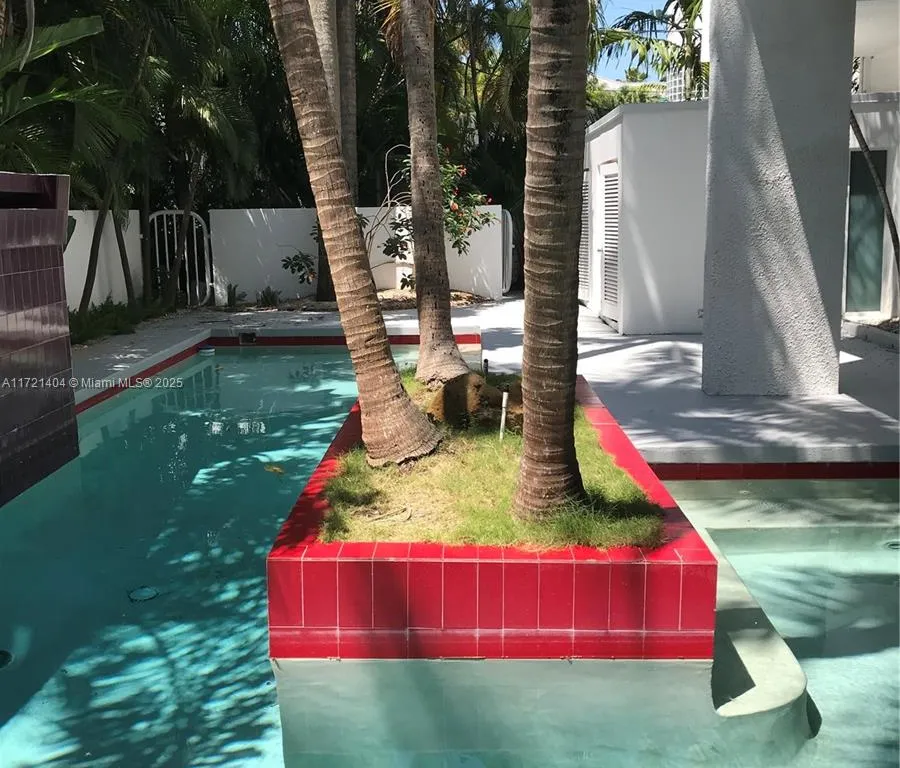 241 Harbor Dr, Key Biscayne FL 33149
