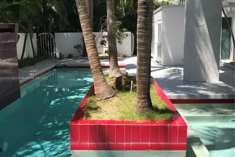 241 Harbor Dr, Key Biscayne FL 33149