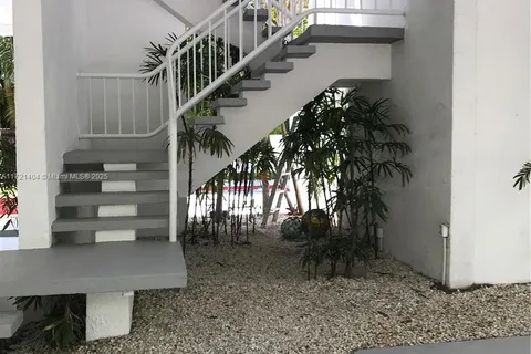 241 Harbor Dr, Key Biscayne FL 33149
