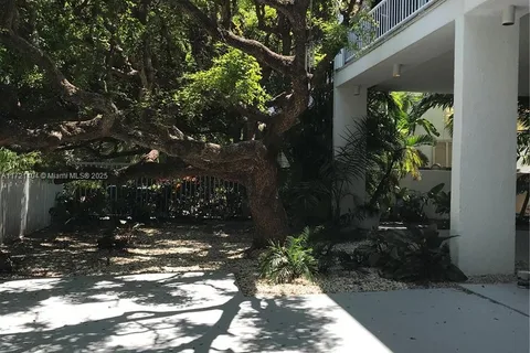 241 Harbor Dr, Key Biscayne FL 33149