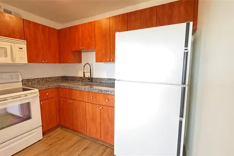 11195 SW 1st St # 319, Sweetwater FL 33174