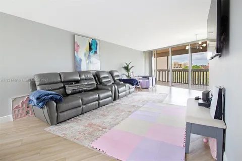 6911 Environ Blvd # 5L, Lauderhill FL 33319