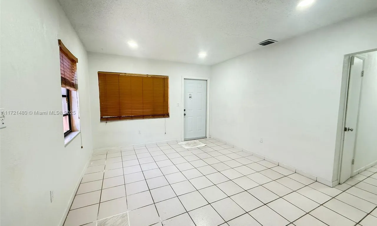 526 E 54th St, Hialeah FL 33013