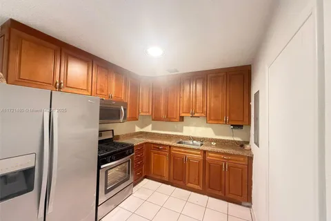 526 E 54th St, Hialeah FL 33013