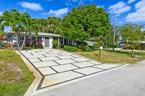 3449 NE 17th Way, Oakland Park FL 33334