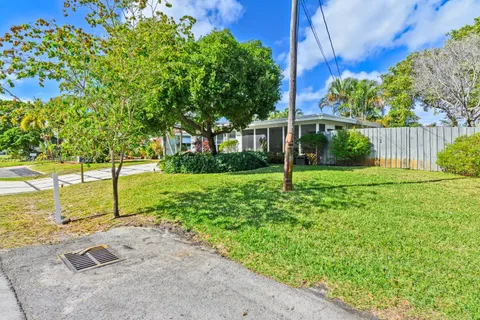 3449 NE 17th Way, Oakland Park FL 33334