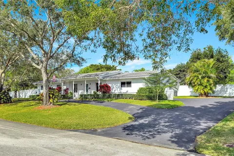 8195 SW 151st St, Palmetto Bay FL 33158