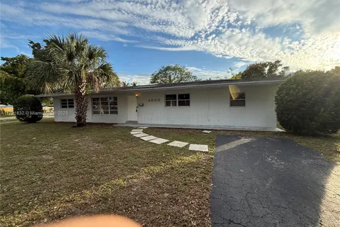 4800 NW 2nd Pl, Plantation FL 33317