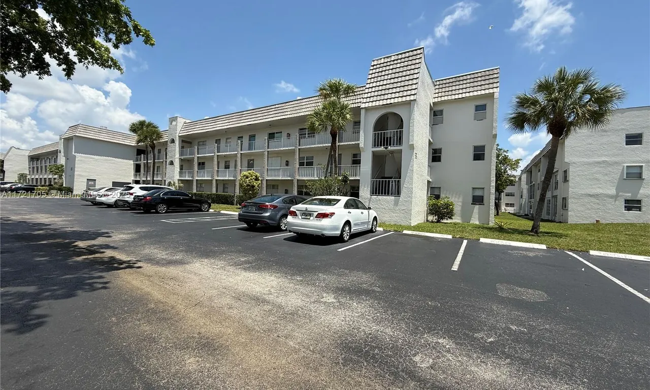 8300 Sunrise Lakes Blvd # 112, Sunrise FL 33322