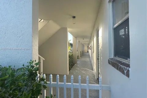 8300 Sunrise Lakes Blvd # 112, Sunrise FL 33322