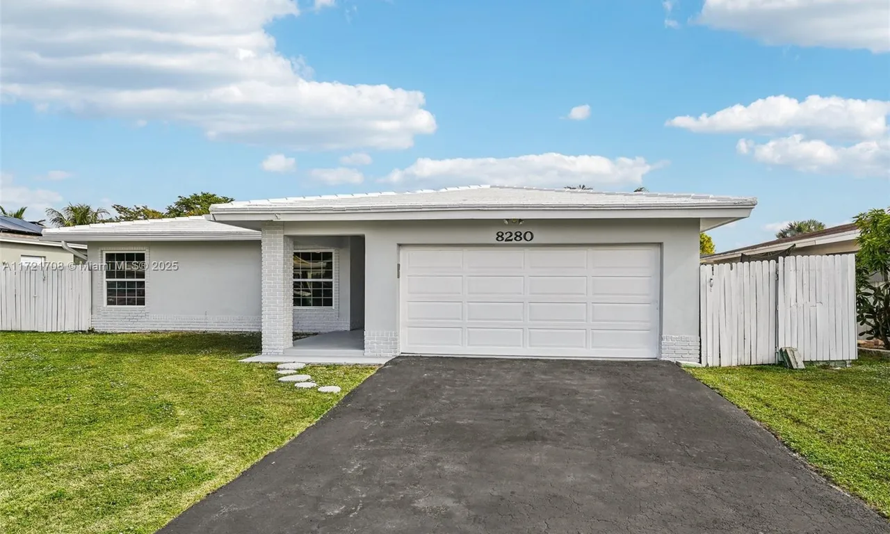 8280 NW 68th Ter, Tamarac FL 33321