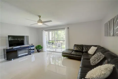 7000 Nova Dr # 204E, Davie FL 33317