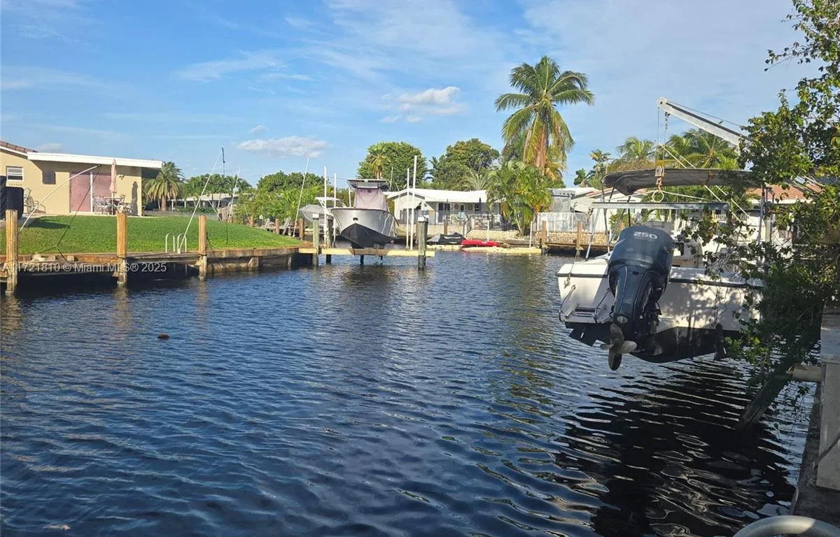421 SW 18th St, Pompano Beach FL 33060