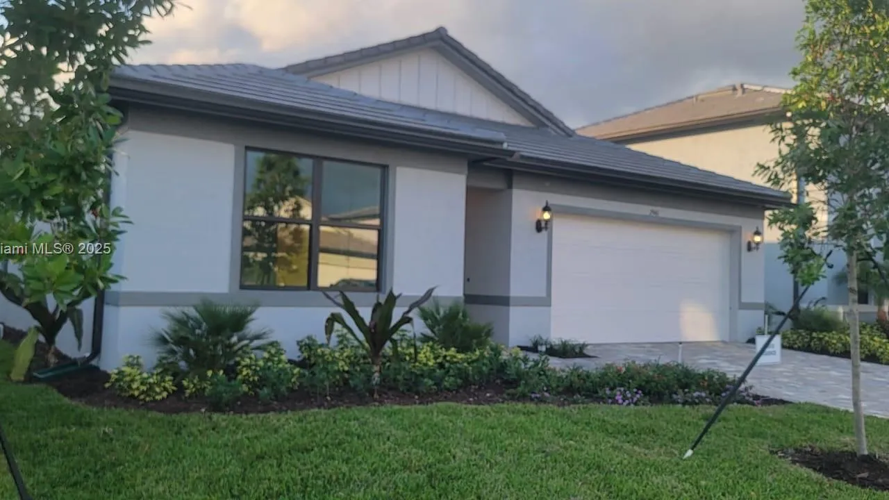 2941 Hibiscus Ave, Lauderdale Lakes FL 33311