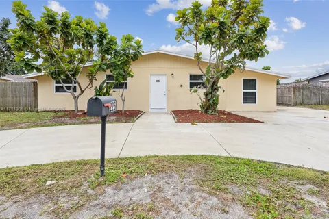 226 E Gateway Blvd, Boynton Beach FL 33435