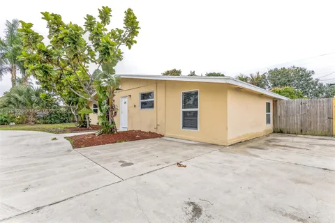 226 E Gateway Blvd, Boynton Beach FL 33435