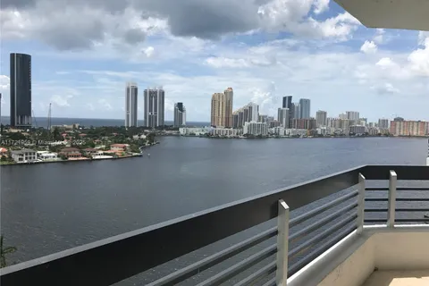 3600 Mystic Pointe Dr # 1717, Aventura FL 33180