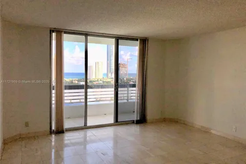 3600 Mystic Pointe Dr # 1717, Aventura FL 33180