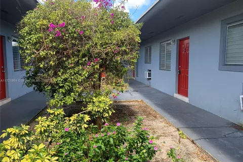 1245 NE 127th St # 4, North Miami FL 33161