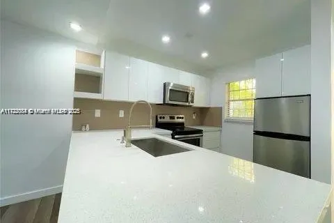 1245 Pennsylvania # 3, Miami Beach FL 33139