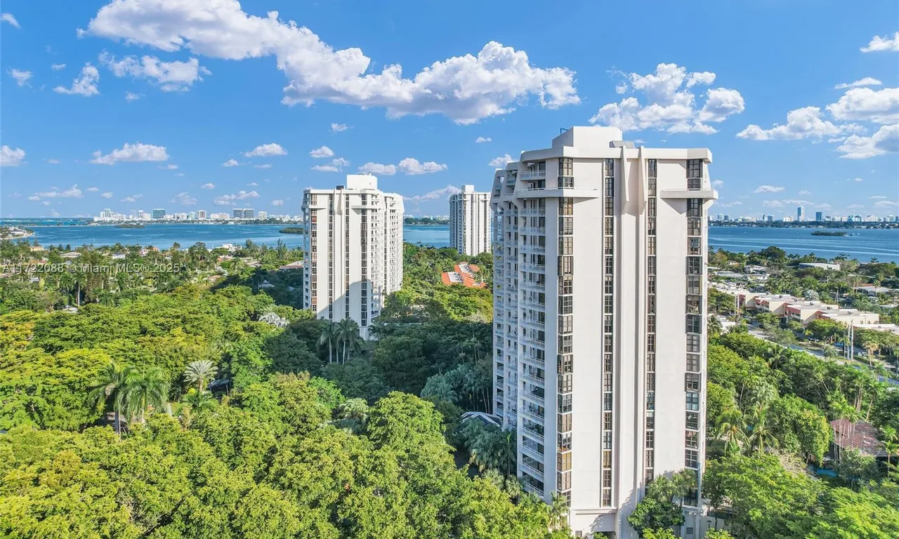 2000 Towerside Ter # 307, Miami FL 33138