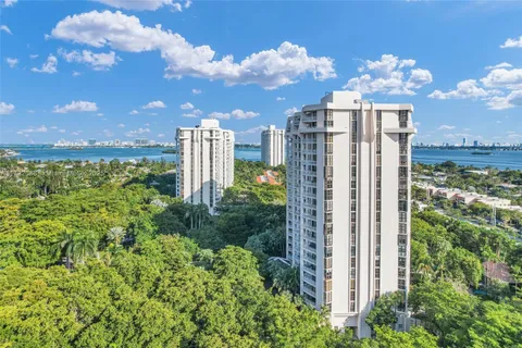 2000 Towerside Ter # 307, Miami FL 33138