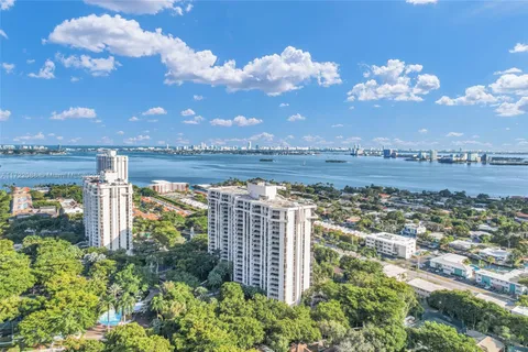 2000 Towerside Ter # 307, Miami FL 33138