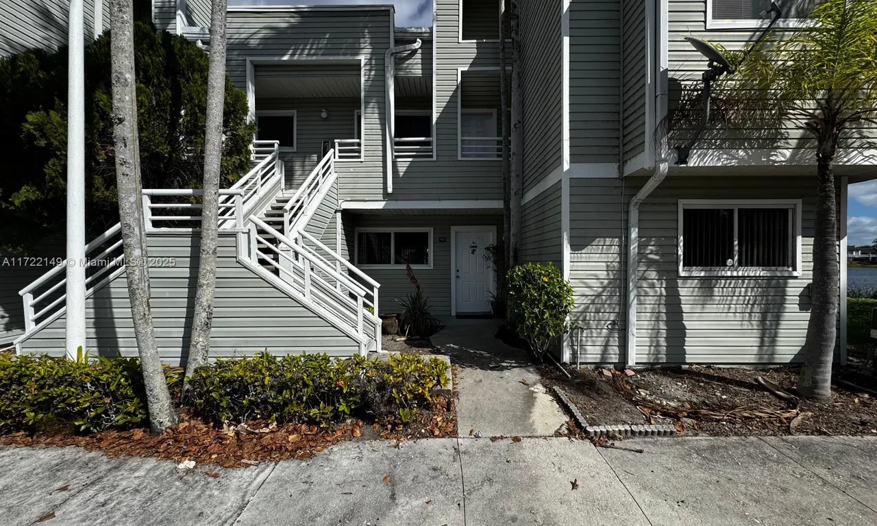 3437 NW 44th St # 208, Oakland Park FL 33309