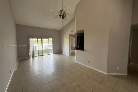 3437 NW 44th St # 208, Oakland Park FL 33309