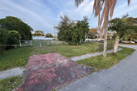 1595 NE 182nd St, North Miami Beach FL 33162