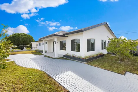 4202 SW 98th Ave, Miami FL 33165