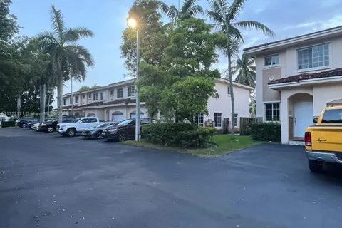 723 SW 6th St # 4, Hallandale Beach FL 33009