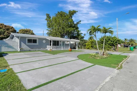 2410 Gulfstream Dr, Miramar FL 33023