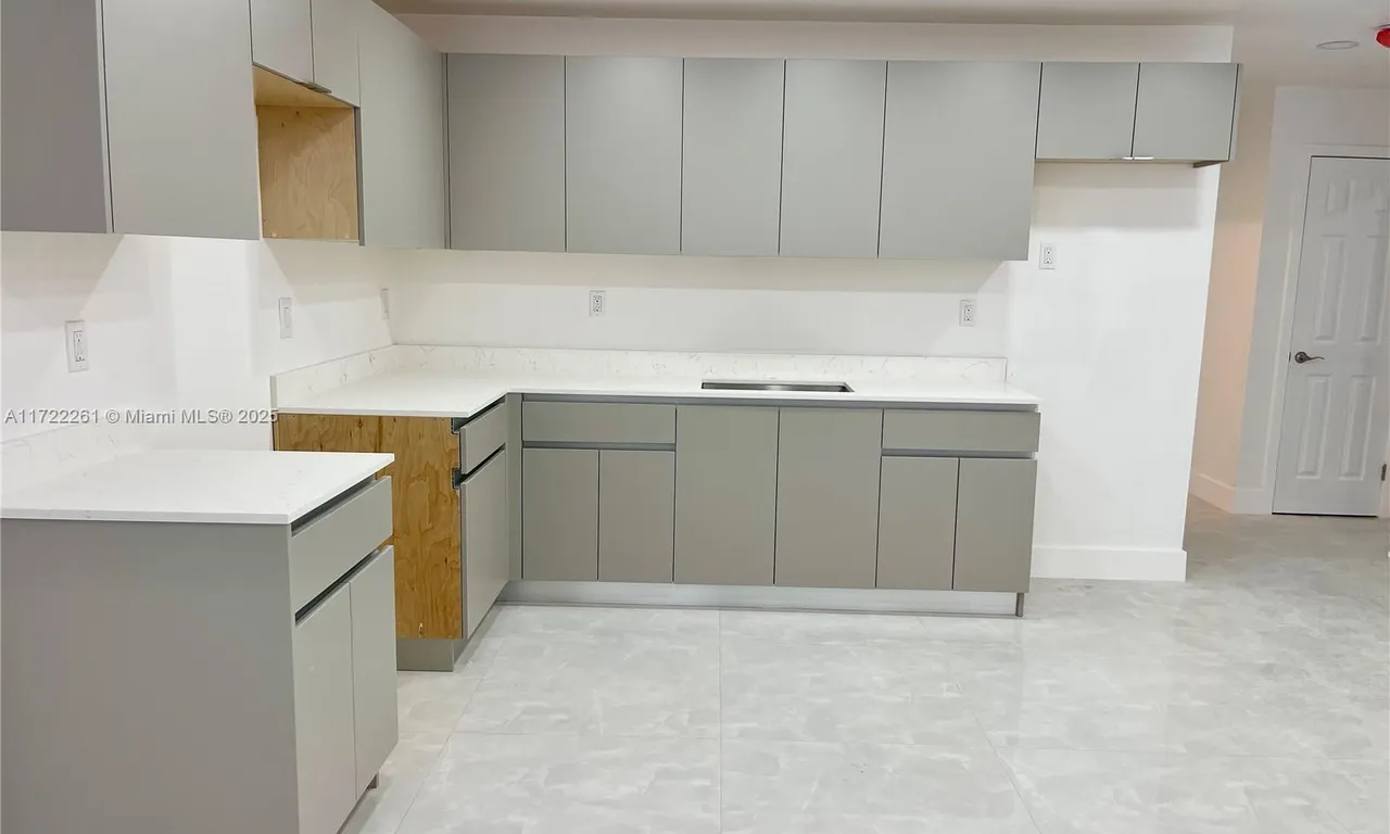 5800 NW 27th Ct # 1, Lauderhill FL 33313