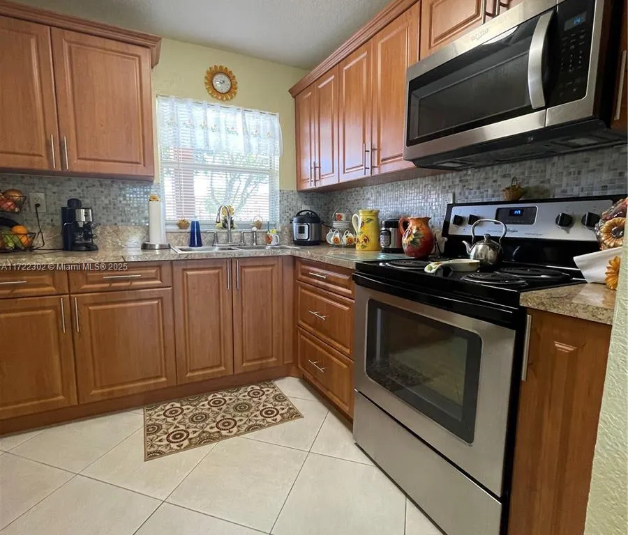 9041 Sunrise Lakes Blvd # 108, Sunrise FL 33322