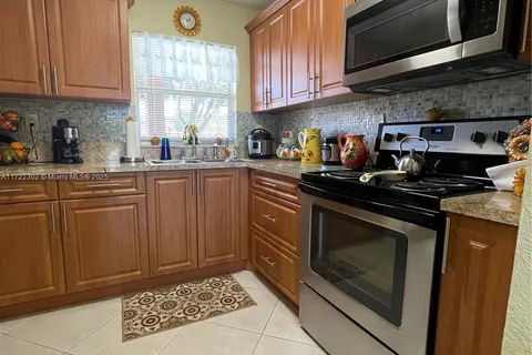 9041 Sunrise Lakes Blvd # 108, Sunrise FL 33322