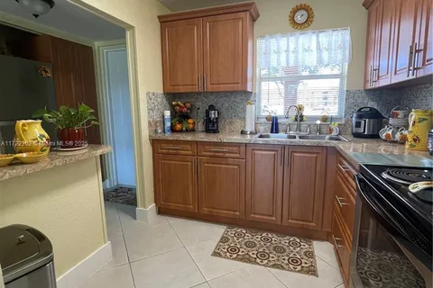 9041 Sunrise Lakes Blvd # 108, Sunrise FL 33322