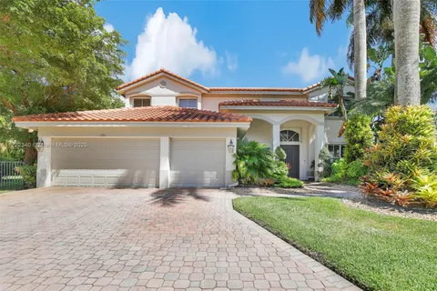 1781 Harbor Pointe Cir, Weston FL 33327