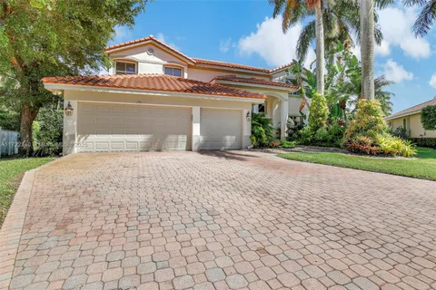 1781 Harbor Pointe Cir, Weston FL 33327