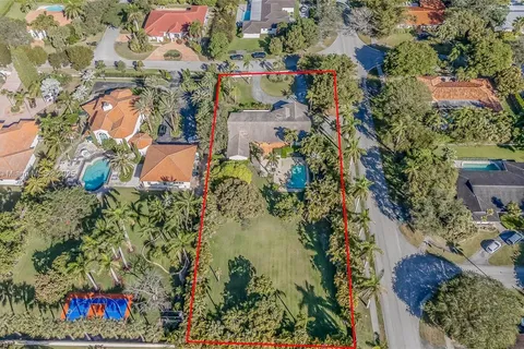 7200 SW 100th St, Pinecrest FL 33156