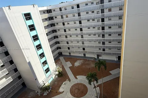 15600 NW 7th Ave # 809, Miami FL 33169