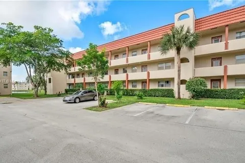 3071 E Sunrise Lakes Dr # 112, Sunrise FL 33322