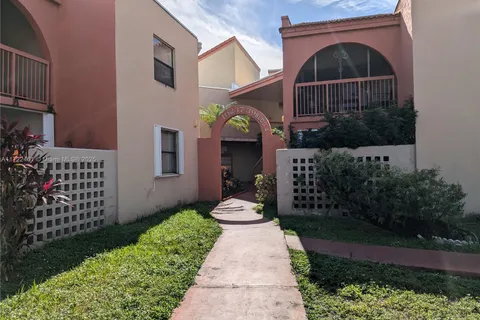 10237 NW 9TH STREET CIR # 4, Miami FL 33172