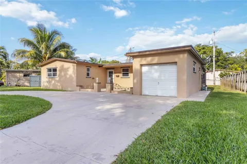 6431 SW 7th St, Pembroke Pines FL 33023