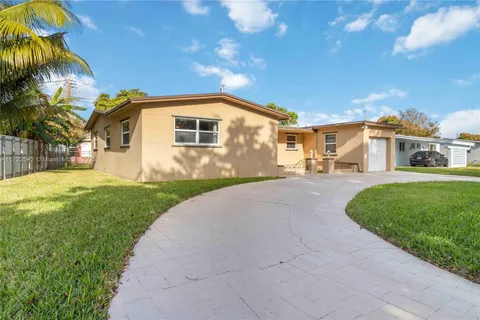 6431 SW 7th St, Pembroke Pines FL 33023