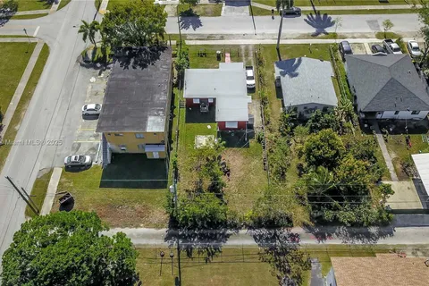 813 SW 5th St, Homestead FL 33030