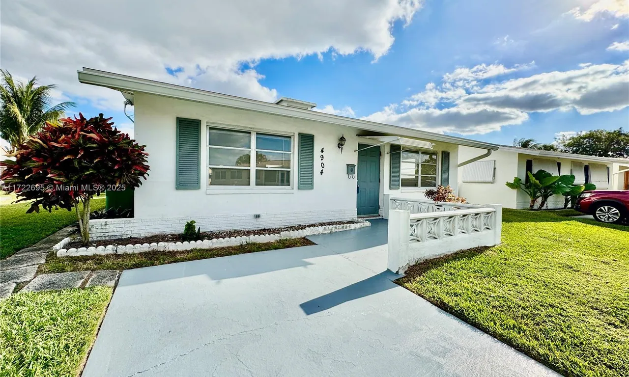 4904 NW 42nd Ter, Tamarac FL 33319