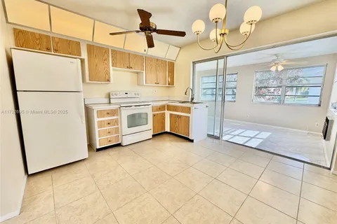 4904 NW 42nd Ter, Tamarac FL 33319