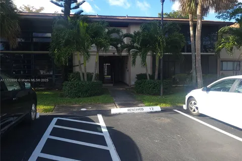 807 NE 199th St # 103, Miami FL 33179