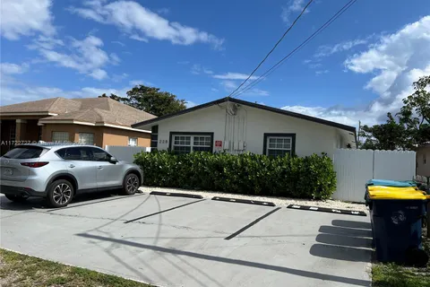 228 NW 9th Ave, Dania Beach FL 33004